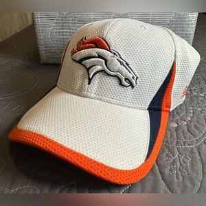 New Era NFL Denver Broncos White  Adult Flex Fit Hat Size Medium/Large
